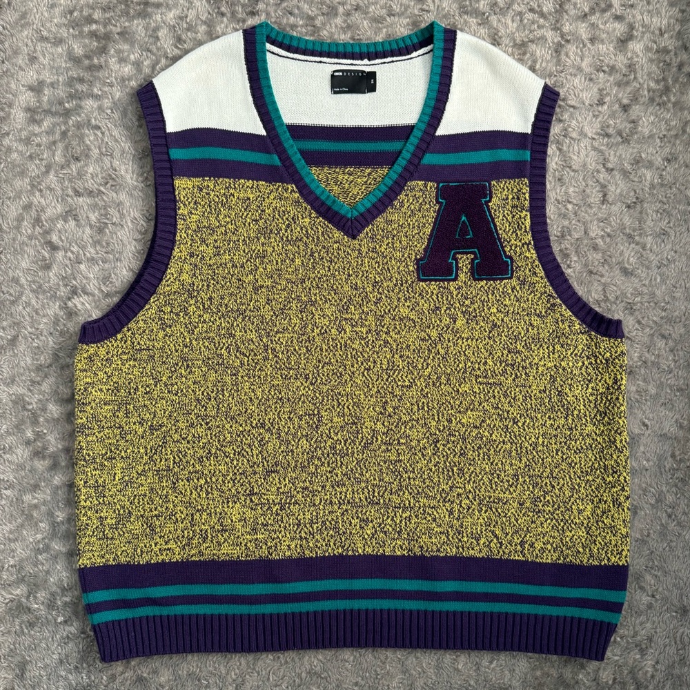 📦SOLD📦 New! Men’s ASOS sleeveless V-neck sweater. Size 2XL.